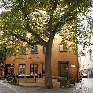 Castanea Old Town Albergue